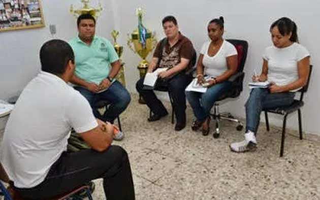 Registro fotográfico publicado junto à matéria: Vila Olímpica de Mesquita — pista de atletismo e conjunto esportivo municipal.